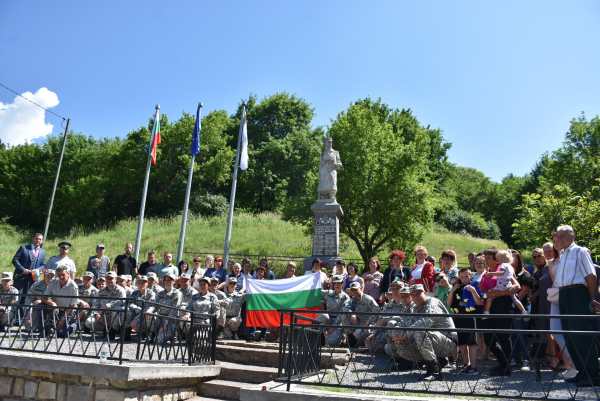 Жители и гости на община Костинброд се поклониха пред паметта на Христо Ботев и загиналите за свободата на България