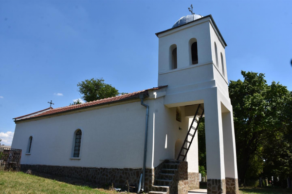 Черквата в село Безден е с реновирана камбанария