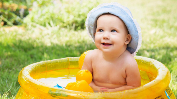 Как да изберем правилните памперси за плуване за нашето дете 