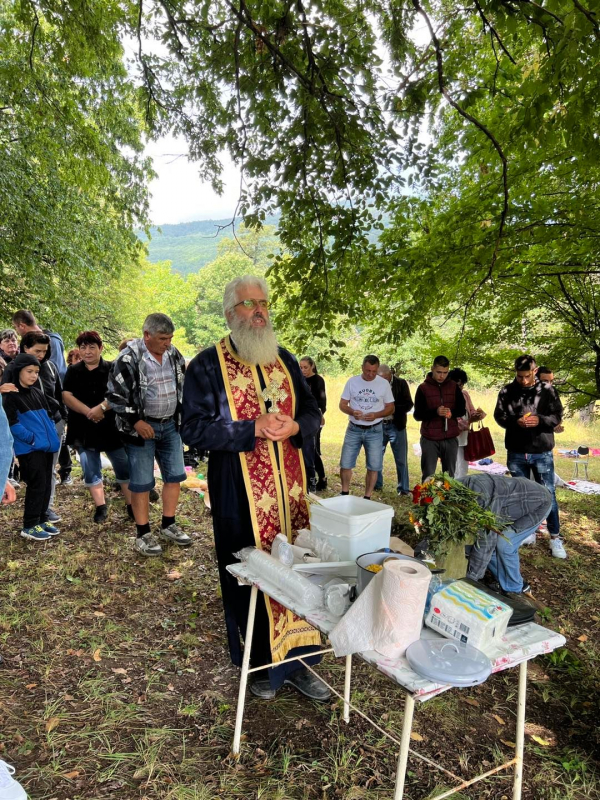 В село Чибаовци отбелязаха Успение Богородично с курбан за здраве (снимки)