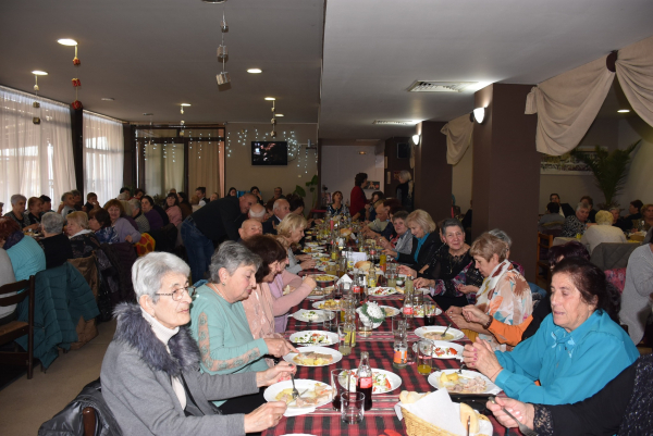 Дни преди Рождество Христово пенсионерите от всички клубове в община Костинброд празнуваха заедно