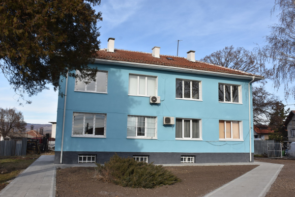 На Атанасовден осветиха реновираната сграда на Здравния дом в село Петърч