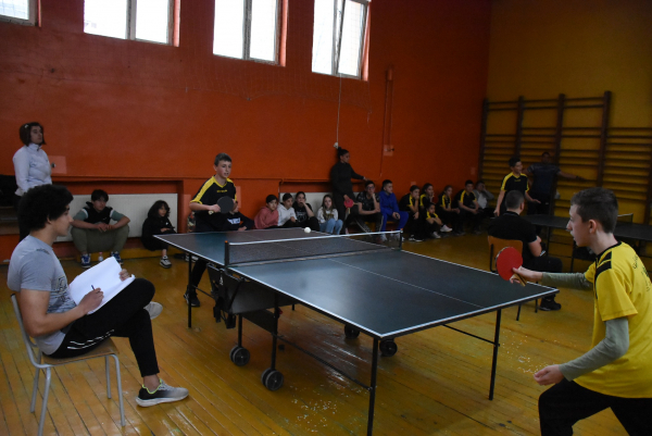 Възпитаници на училища в община Костинброд премериха сили в турнир по тенис на маса