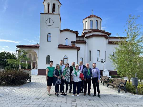 Унгарска делегация от община Мор посети храм „Св. Св. Константин и Елена“ и „Св. Мина” в Костинброд