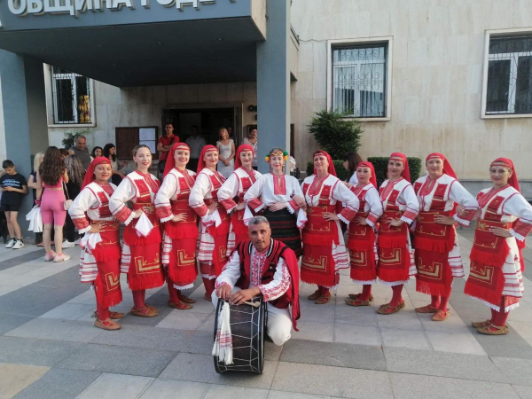 Костинбродският танцов състав „Ритми“ с първо място от фестивала „Видовденско веселие“