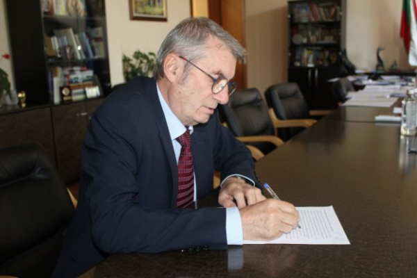 Министър Хинков подписа заповед за учредяване на Обществен съвет за изграждане на Национална детска болница