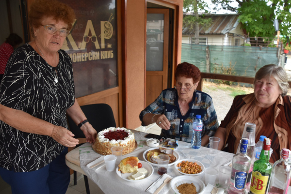 Пенсионерски клуб „Жар“, село Голяновци отпразнува своя първи рожден ден