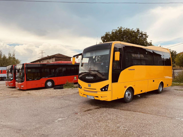 Община Костинброд получи още един нов училищен автобус от МОН