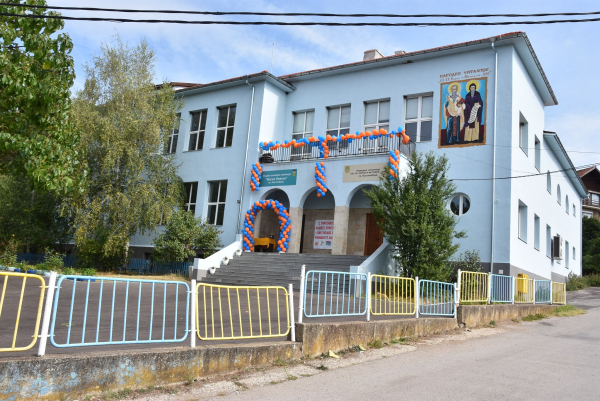 В Първия учебен ден, откриха реновираната сграда на прогимназиален курс в Първо ОУ „Васил Левски“, град Костинброд