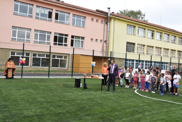 Ново футболно игрище за възпитаниците на НУ „Отец Паисий“, село Драговищица