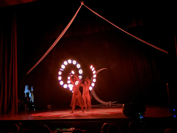 „Цирк на сцена“ забавлява малки и големи в Костинброд 