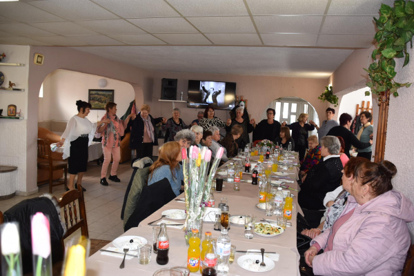 Дамите от пенсионерките клубове в Костинброд празнуваха 8-ми март