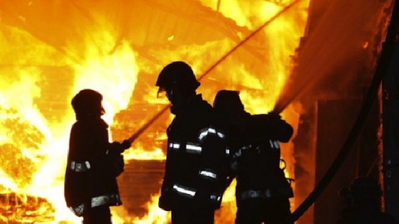 Огнена стихия в Голеш, къща изгоря при голям пожар