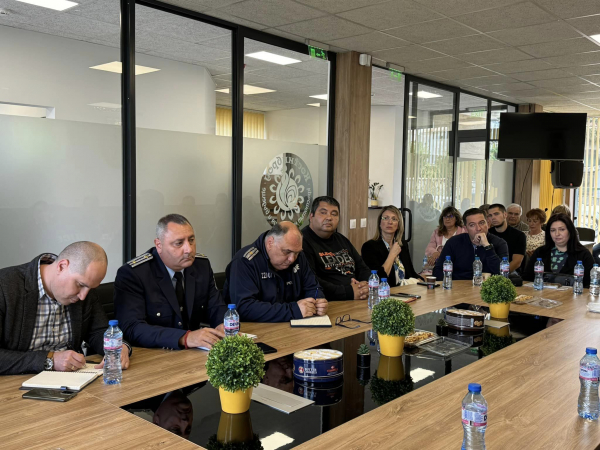 Работна среща на полиция, местна власт и директори на образователни институции по въпроси на сигурността в община Костинброд