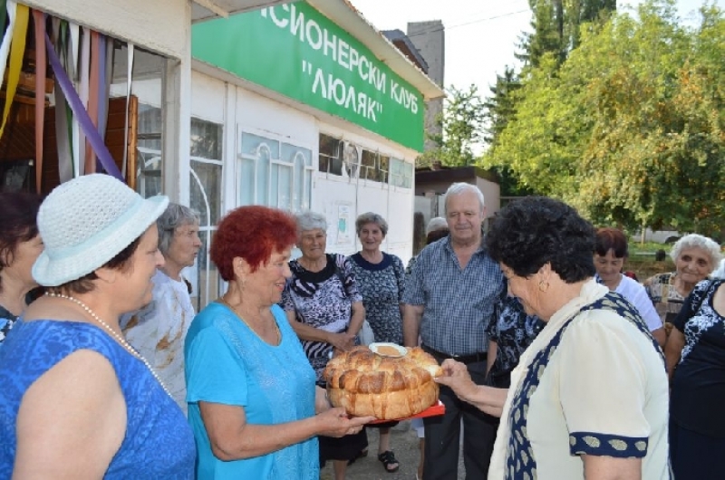Пенсионерски клуб „Надежда“ на гости на пенсионерски клуб „Люляк“ - град Костинброд