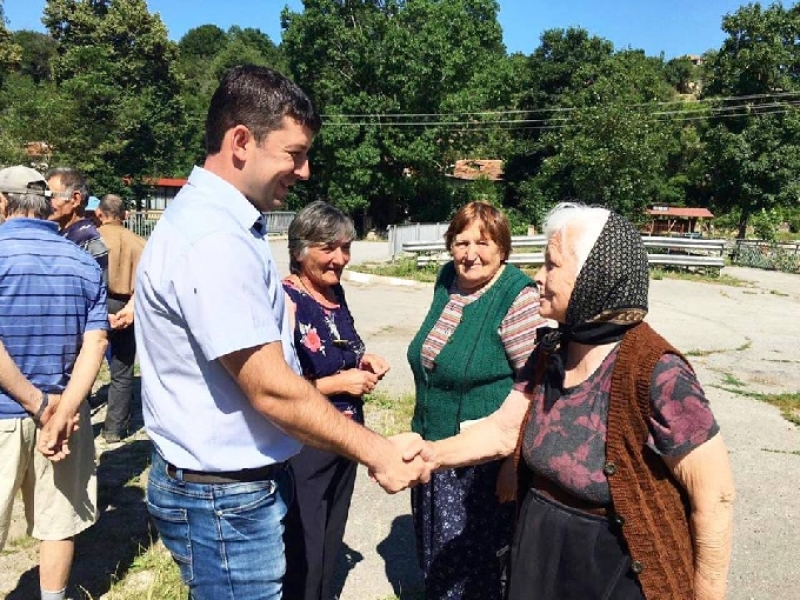 Представителите на местната власт в открита приемна с жителите на Бърля, Смолча и Комщица