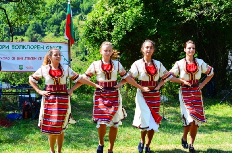 Четвърти фолклорен събор „Хоро се вие, песен се пее“ в село Миланово