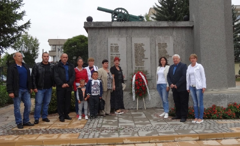 С венци на паметника на загиналите за свободата на България в Сливница бе почетена 131-та годишнина от Съединението 
