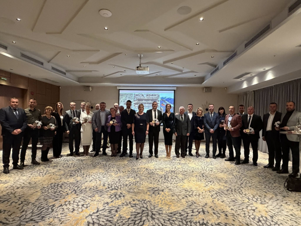 Градоначалници на общините на запад от София с отличия от ОА Софийска област