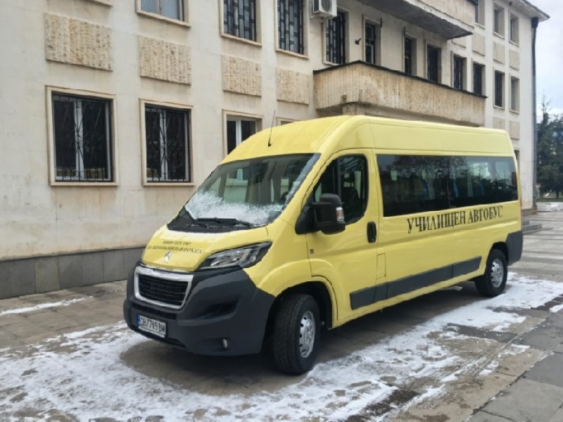 Нов училищен автобус получи и община Годеч