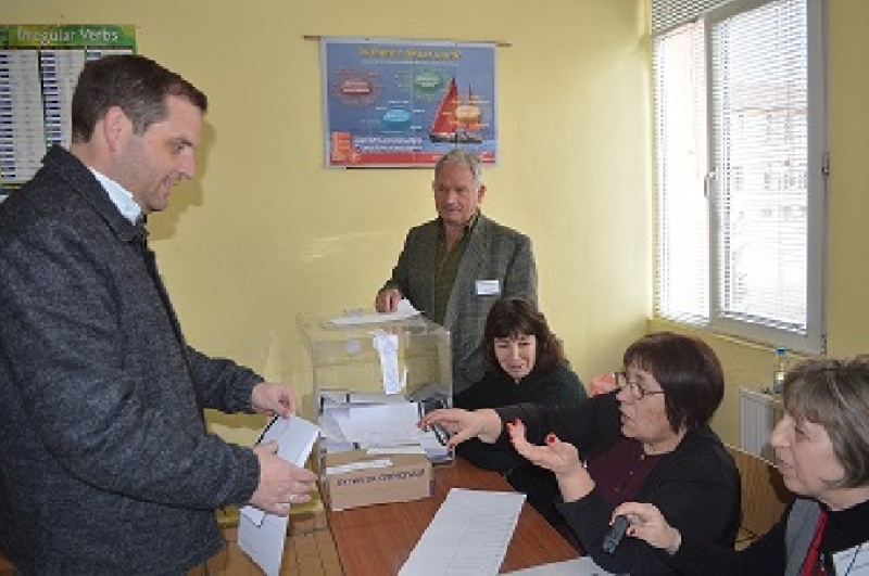Кметът  на община Костинброд, г-н Трайко Младенов даде своя вот за народни представители в 44-то Народно събрание в днешните парламентарни избори