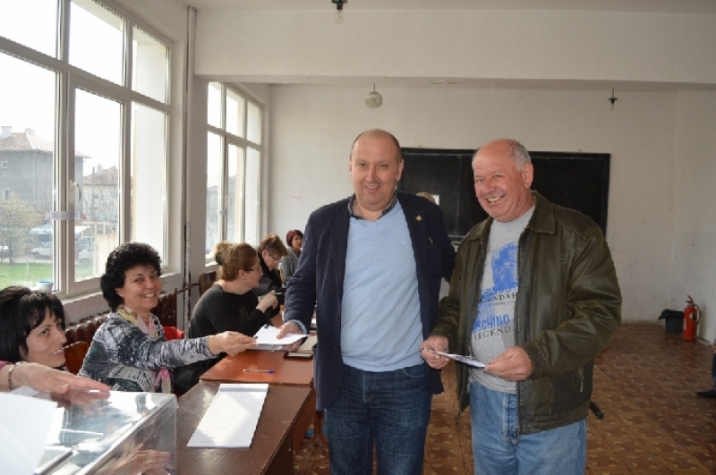 Председателят на общински съвет - Костинброд, д-р Атанас Тенев направи своя вот в днешните парламентарни избори